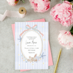 invitație aniversară "iepuraș somnoros" – design pastel cu fundă și steluțe