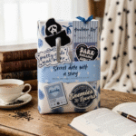 blind date with a book pachet cadou cu carte surpriză, sticky notes și accesorii de adnotat